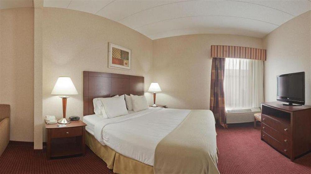 Quality Inn & Suites Lawrenceburg Exterior foto