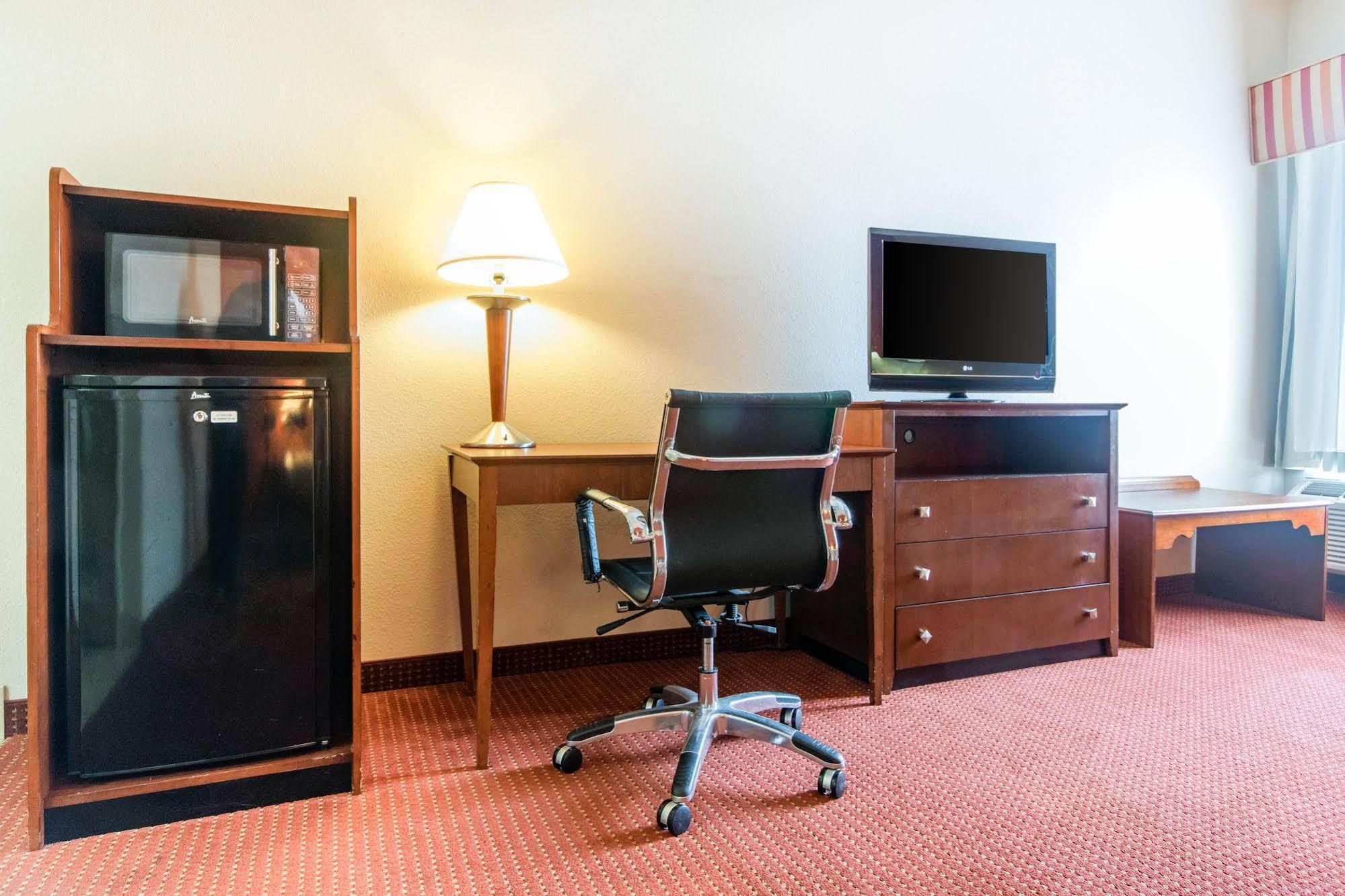 Quality Inn & Suites Lawrenceburg Exterior foto
