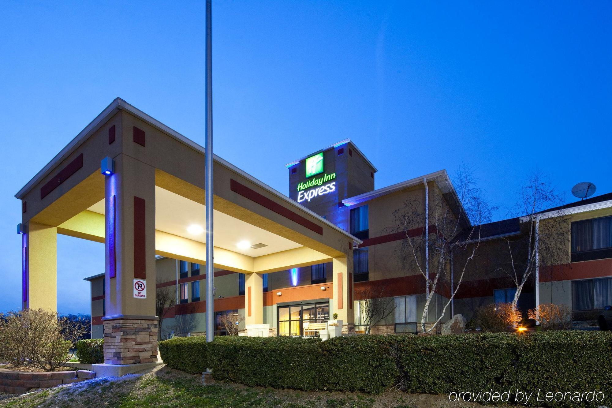 Quality Inn & Suites Lawrenceburg Exterior foto