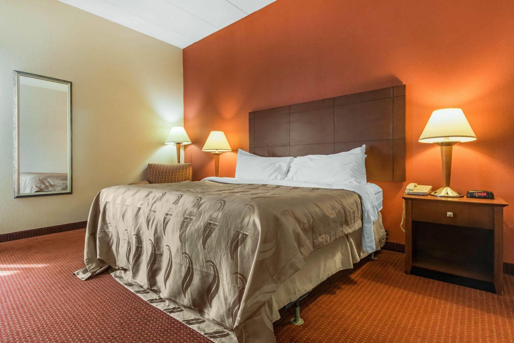 Quality Inn & Suites Lawrenceburg Exterior foto
