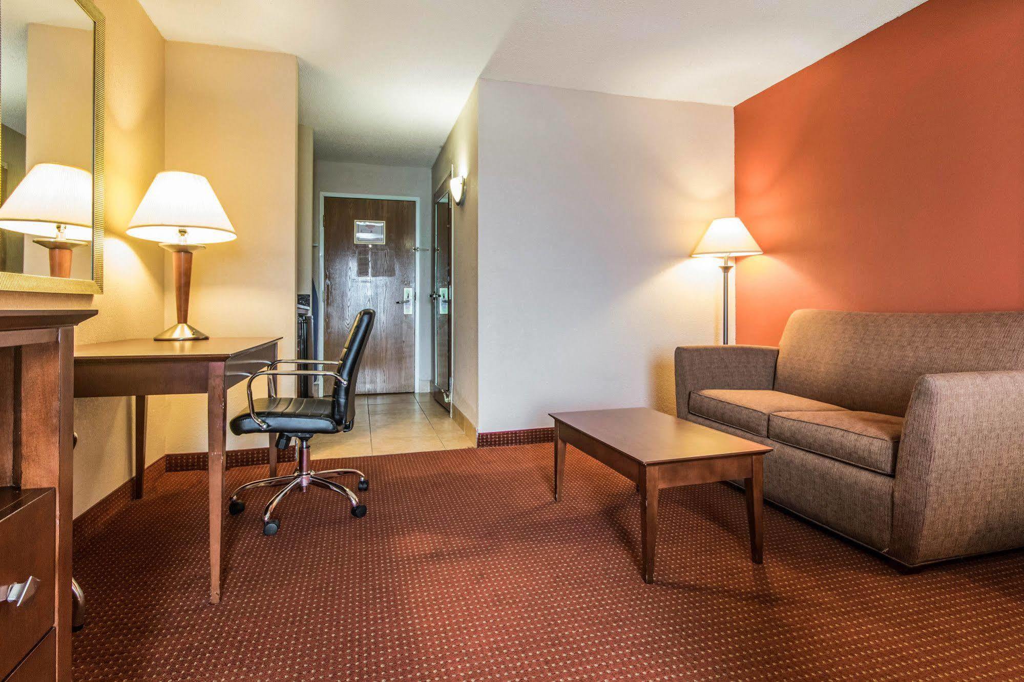 Quality Inn & Suites Lawrenceburg Exterior foto