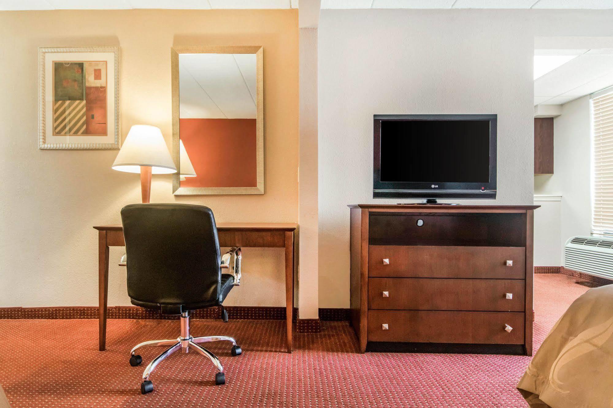 Quality Inn & Suites Lawrenceburg Exterior foto